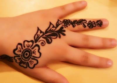 Tatuaż z henny na ręce